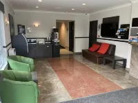 Ramada by Wyndham Laval โรงแรมในลาวาล