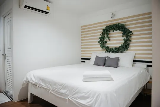 ห้องมาตรฐานชั้นบน(เตียงควีนไซส์)