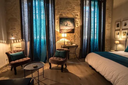 Very comfortable independent studio of 30 m2, in a 19th century presbytery.