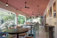 Mad Monkey Dumaguete - breakfast