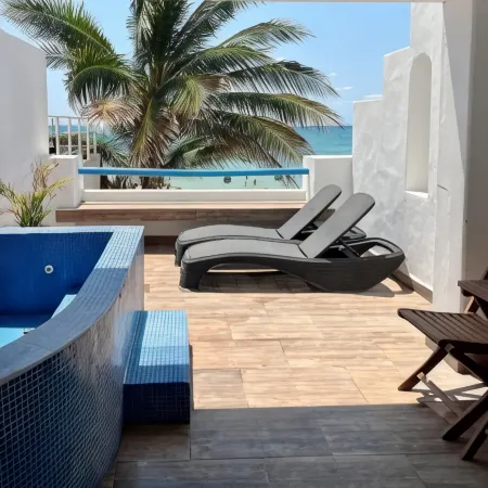 Pelicano Inn Playa del Carmen - Beachfront Hotel