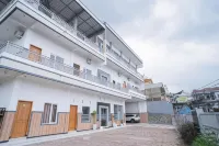 Urbanview Hotel Sky Batu Malang by RedDoorz