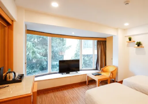Bloom Boutique l Bandra Hotels near Khar