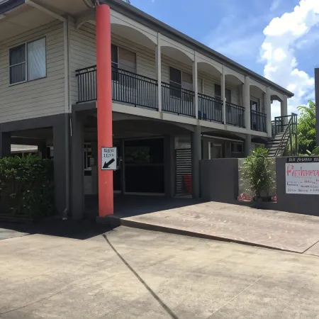 Country Plaza Motor Inn