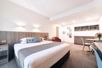 Club Laverton Hotels near Werribee Open Range Zoo