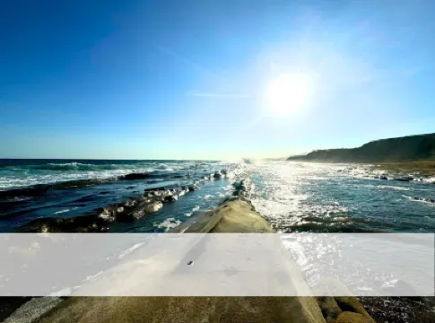 Lovely furnished one-bedroom apartment with an amazing sea view のホテル