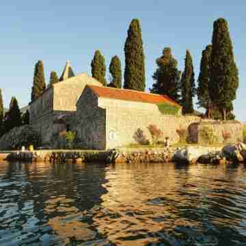 J & P Apartments Hotel Exterior