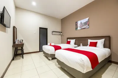 Art 2Stay Hotel Semarang Hotels near Wisata Sam Poo Kong