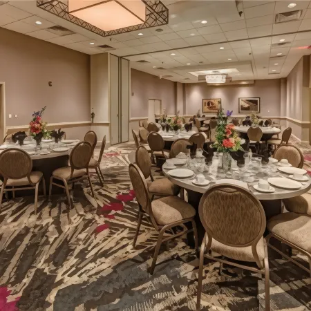 DoubleTree by Hilton Decatur Riverfront Отели в г. Декейтер