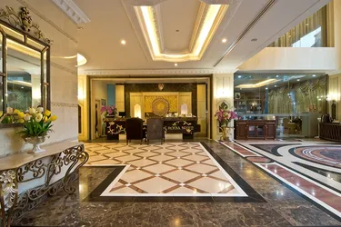 รูปภาพของโรงแรม แอล เค รอยัล สวีท