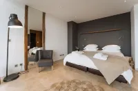 Quaint & Chic Seaside Villa | Luxury Complex Hôtels à : A dos Cunhados