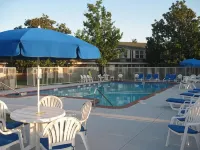 Clarion Inn Falls Church-Arlington - Pools