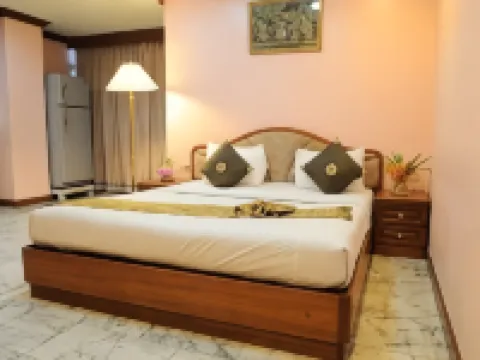 曼谷閣樓酒店@娜娜站