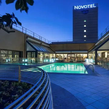 Novotel Milano Linate Aeroporto Отели рядом с достопримечательностью «Железнодорожная станция Milan Rogoredo»
