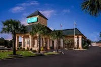 Quality Inn & Suites Civic Center - 2-Star