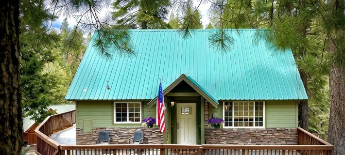 Almanor Lake House, Beach, Dock and Mooring Ball. Hotels in Plumas County