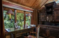 Romantic LOG CABIN on Stilly River w/ Hot tub! Setup for 2 people only - Alppimaja