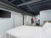 Private Basement Suite – Completely Separate Hotels near Bronzeville Children's Museum