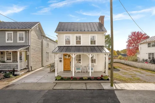 South Street Stay - Downtown Leesburg - 4-Star