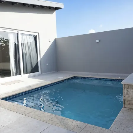 Cozy 1-bedroom apartment in great Palm Beach with AC, WiFi and private pool.