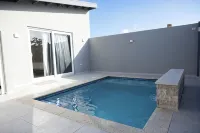Cozy 1-bedroom apartment in great Palm Beach with AC, WiFi and private pool.