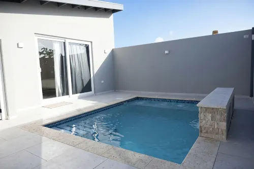 Cozy 1-bedroom apartment in great Palm Beach with AC, WiFi and private pool. - 2 stjerner
