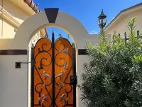 Luxurious little home! Hotels in Hialeah