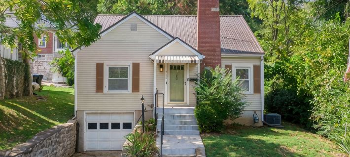 Stylish 3Br House w/ Patio ~ Walk to State Capitol 2.5 Miles to Buffalo Trace Hotels in Frankfort