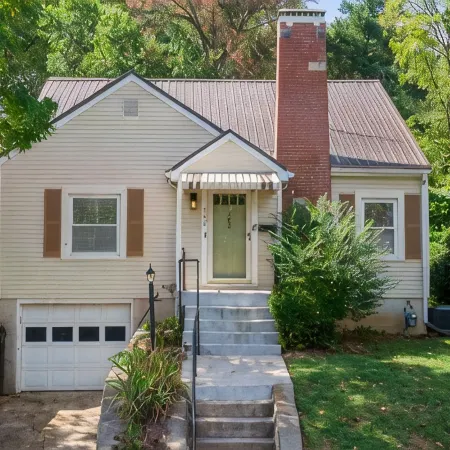 Stylish 3Br House w/ Patio ~ Walk to State Capitol 2.5 Miles to Buffalo Trace