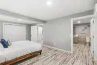 桌岩湖寬敞四臥室度假屋. 飛鏢, 空氣曲棍球, 等更多!