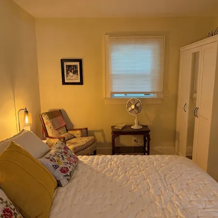 Newly renovated cottage in Clayton Historic District - a short drive to Raleigh