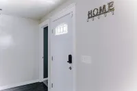 Modern Minimalist Home 4BR 5 Beds, AC Comfort & Wifi - 4-Star