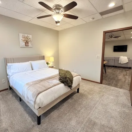 Beatrice Beauty - Remodeled 2 bed 2 bath in quiet neighborhood