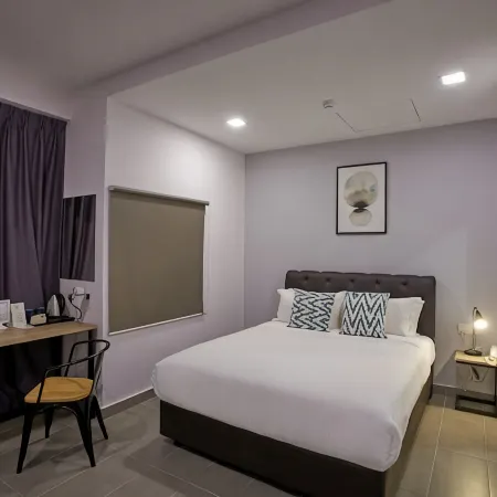 B Lot Hotel Отели рядом с достопримечательностью «Арена «Аксиата»»