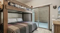 Cozy Getaway at The Lazy Bear Lodge: 3BR/2BA in Dover, ID! - 3성급