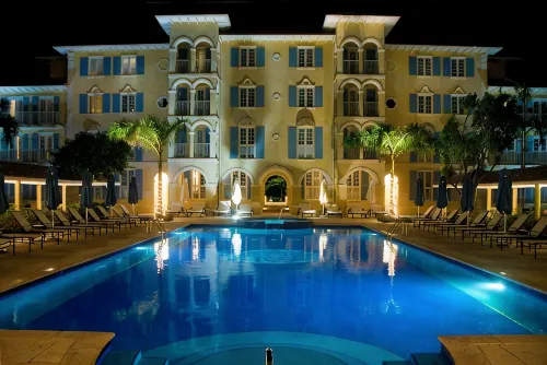 Luxury 2 Bedroom on Grace Bay w/ Direct Ocean View - Unit 206 Villa Renaissance - ビーチサイド