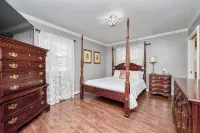 Fabulous 5 Bedroom 3 Bathroom Holiday House Near Beaches. WE SANITIZE!