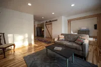 Historic Hawkes Apartment--downtown washburn, close to beaches, restaurants, etc - 2-Sterne