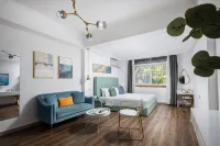 Zouzou Tingting Boutique Hotel (Sanya Dadonghai Branch) - غرفة مطلة على الجبل