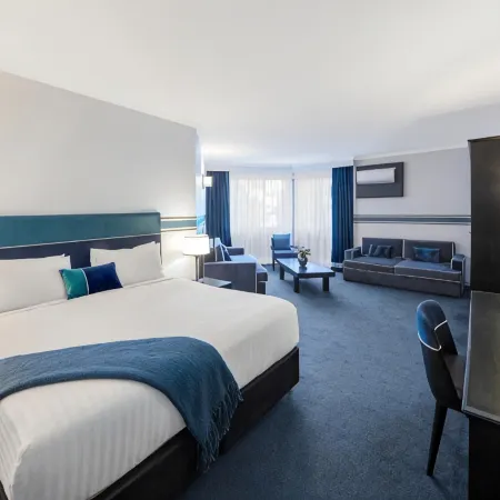 Ramada By Wyndham Diplomat Canberra