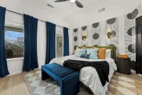 HotTub + GameRoom + Arcade + MiniGolf - Near Downtown!
