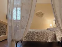 Romantic apartment in the Vicolo dei Baci located in the historic center 斯佩洛住宿飯店