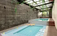 Hemangini Hotel Bandung - Pools