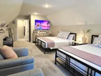 Posh Pelican House is guest favorite in quaint resort town of Breezy Point! Hotels in Breezy Point