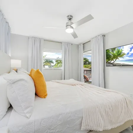 Naples Haven – Walk to Beach & 5th Ave