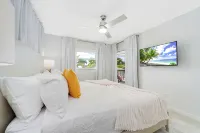 Naples Haven – Walk to Beach & 5th Ave - Condos