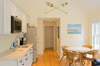 New construction within 1 mile of bay beach and Nickerson Park - Homestays