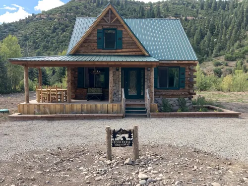 Bear Creek Hideaway Log Cabin on River Fishing & WiFi on Kebler Pass