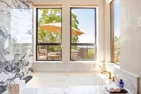 Resort-Like Villa, 50' Infinity Edge Pool, Garden, Peaceful, Luxurious - Villas