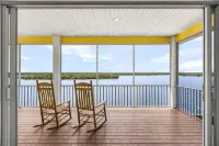 Matlacha/Cape Coral - Kokopelli  House - a  three-story Key West style residence